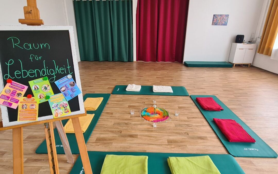 TAG DER OFFENEN TÜR im Raum für Lebendigkeit mit Tanz & Klang für Erwachsene & Kinder 1-18 Jahre